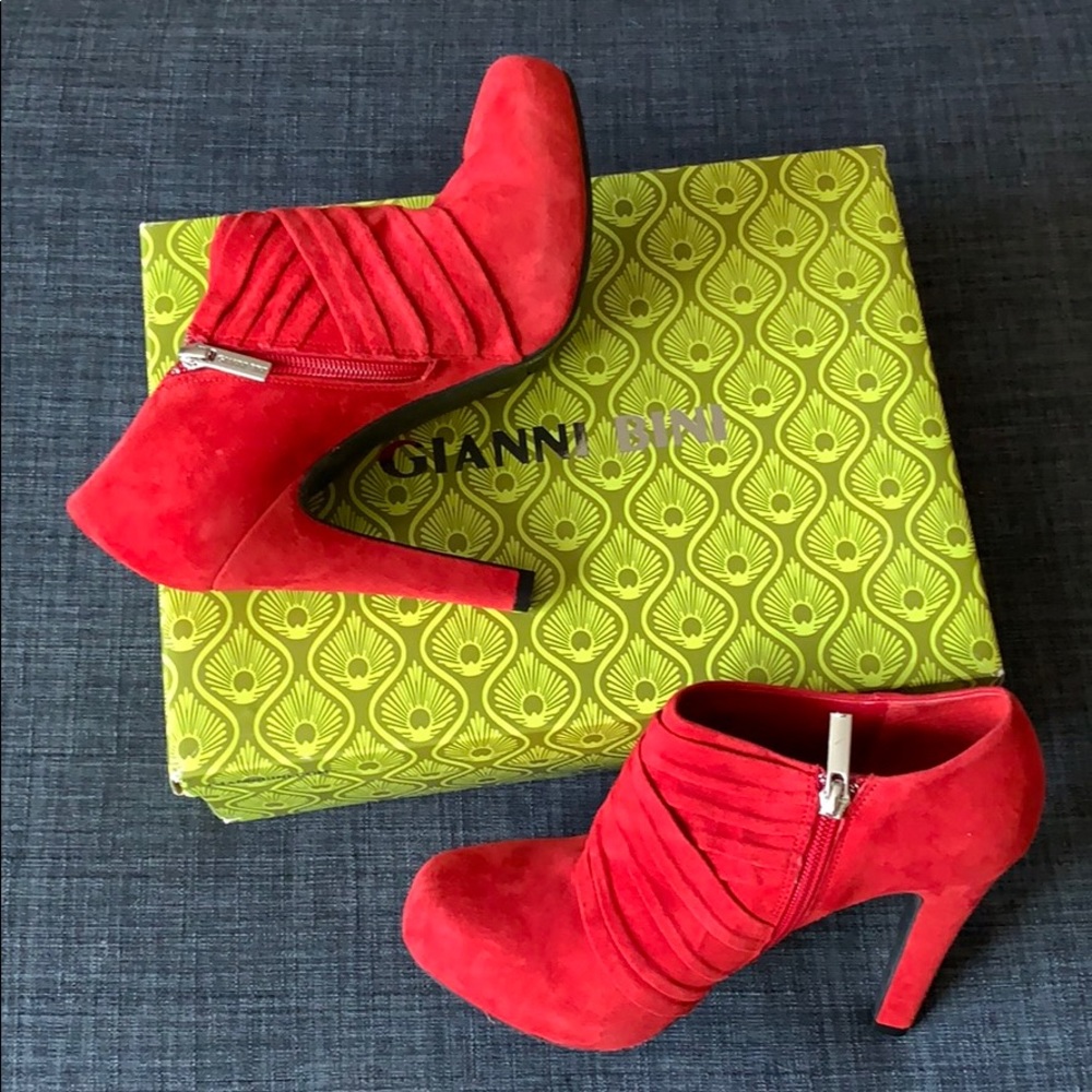 Red Gianni Bini Rebecca Heels (size 9)